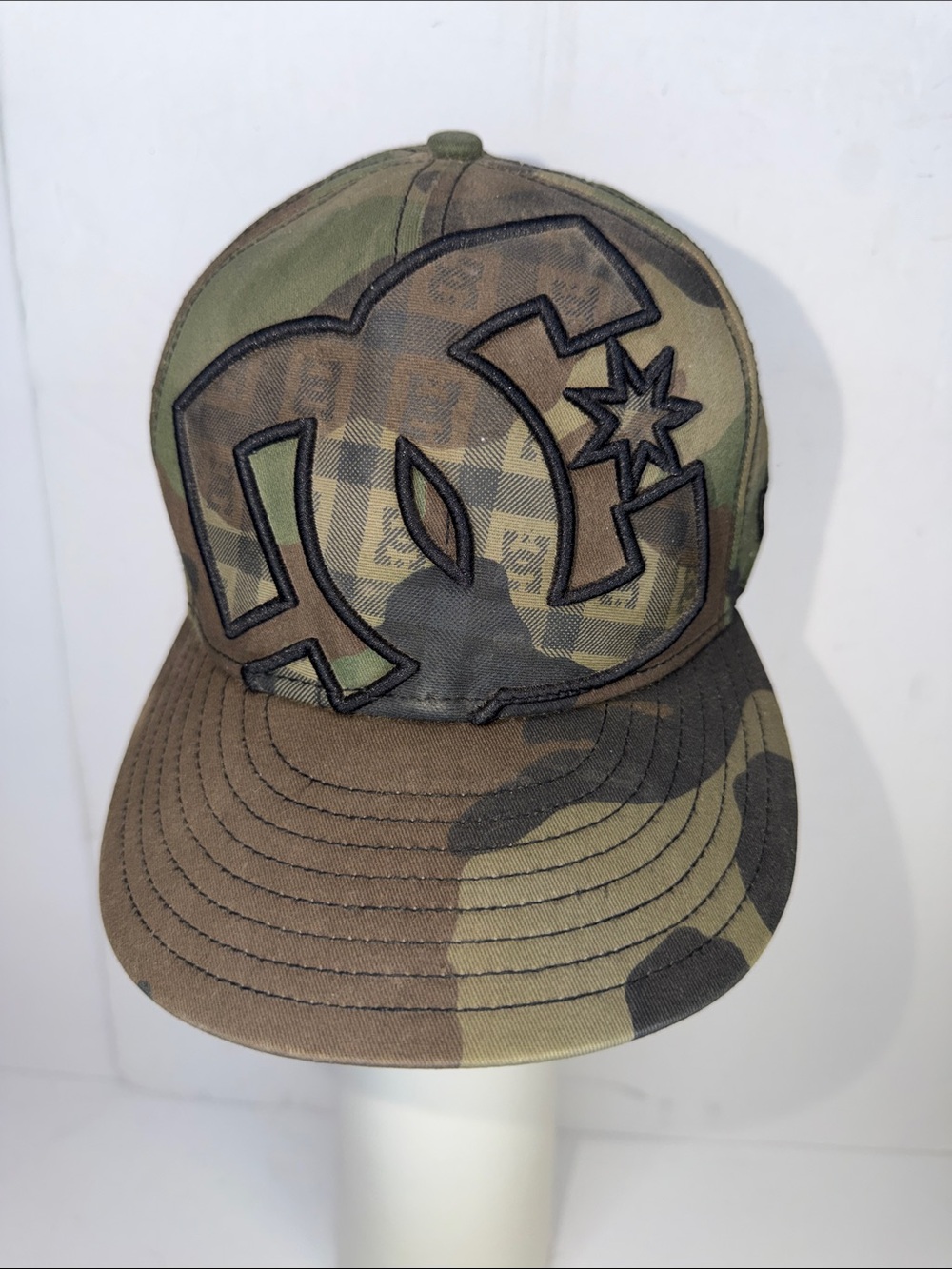 DC Camouflage Flat Brim Snapback Hat - Green/Brown